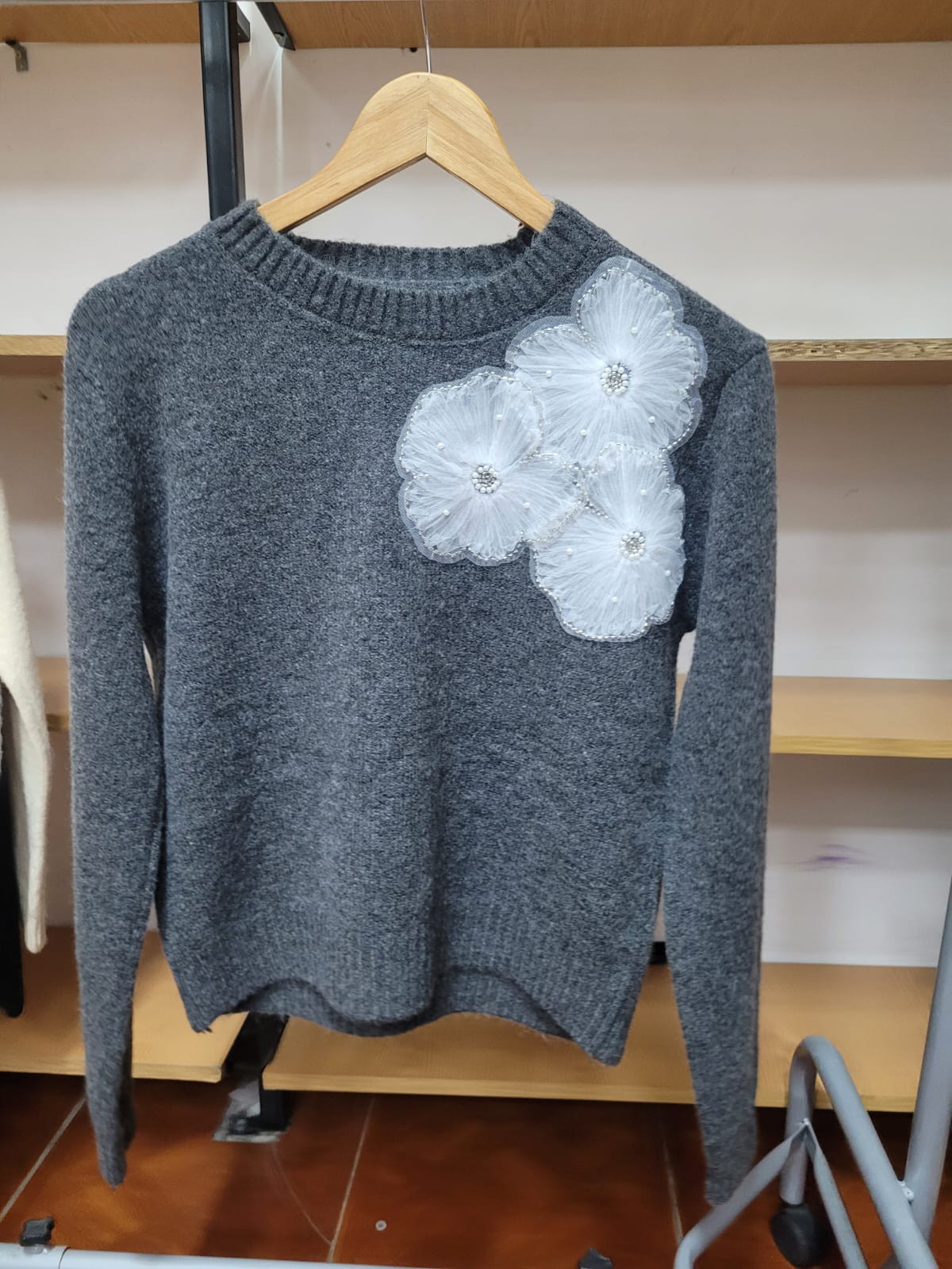 Swater con Aplique de Flores - Imagen 2