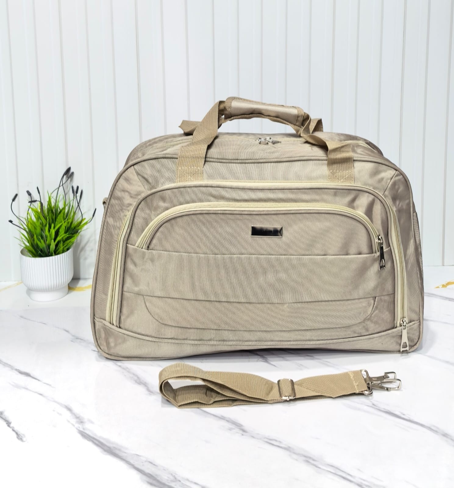 Bolso de Viaje de  Amplia Capacidad* Impermeable* Excelente Calidad 
tira Desmontable - Imagen 2