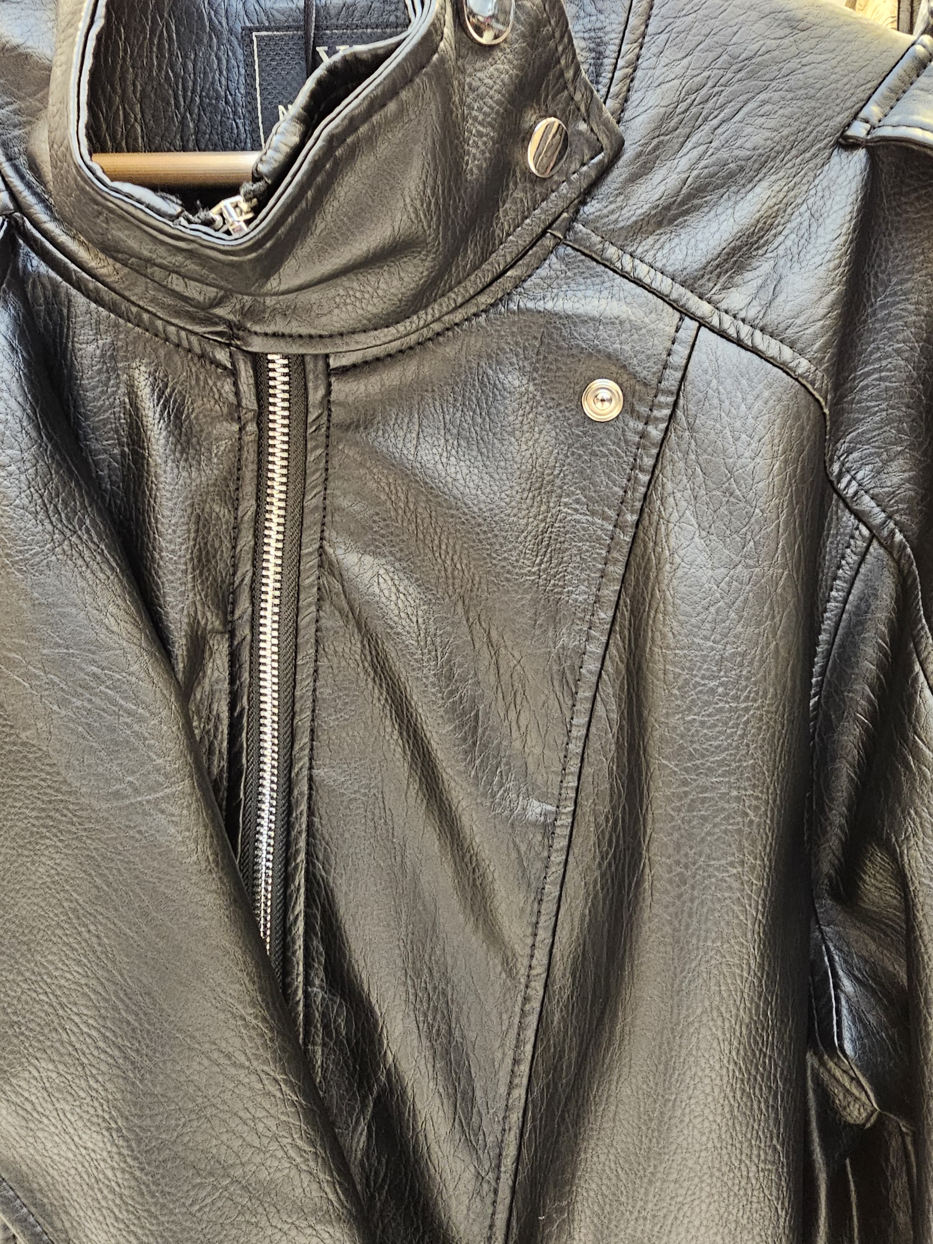 Campera de Cuero Over 508 - IMG-20260807-WA0034.jpg