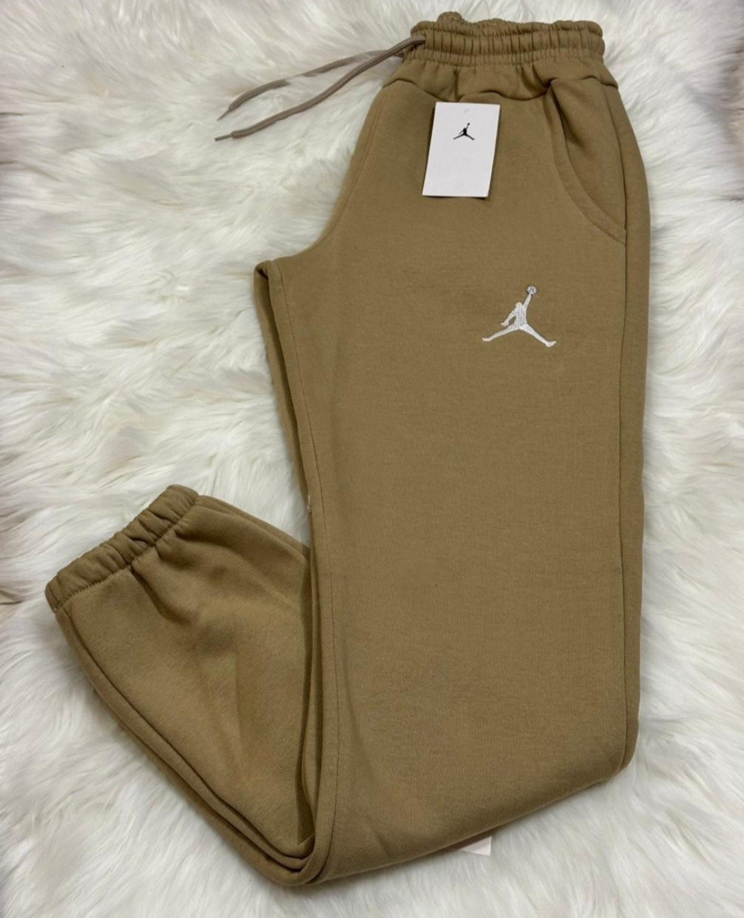 Joggins Jordan con Puño Bordados - Imagen 3