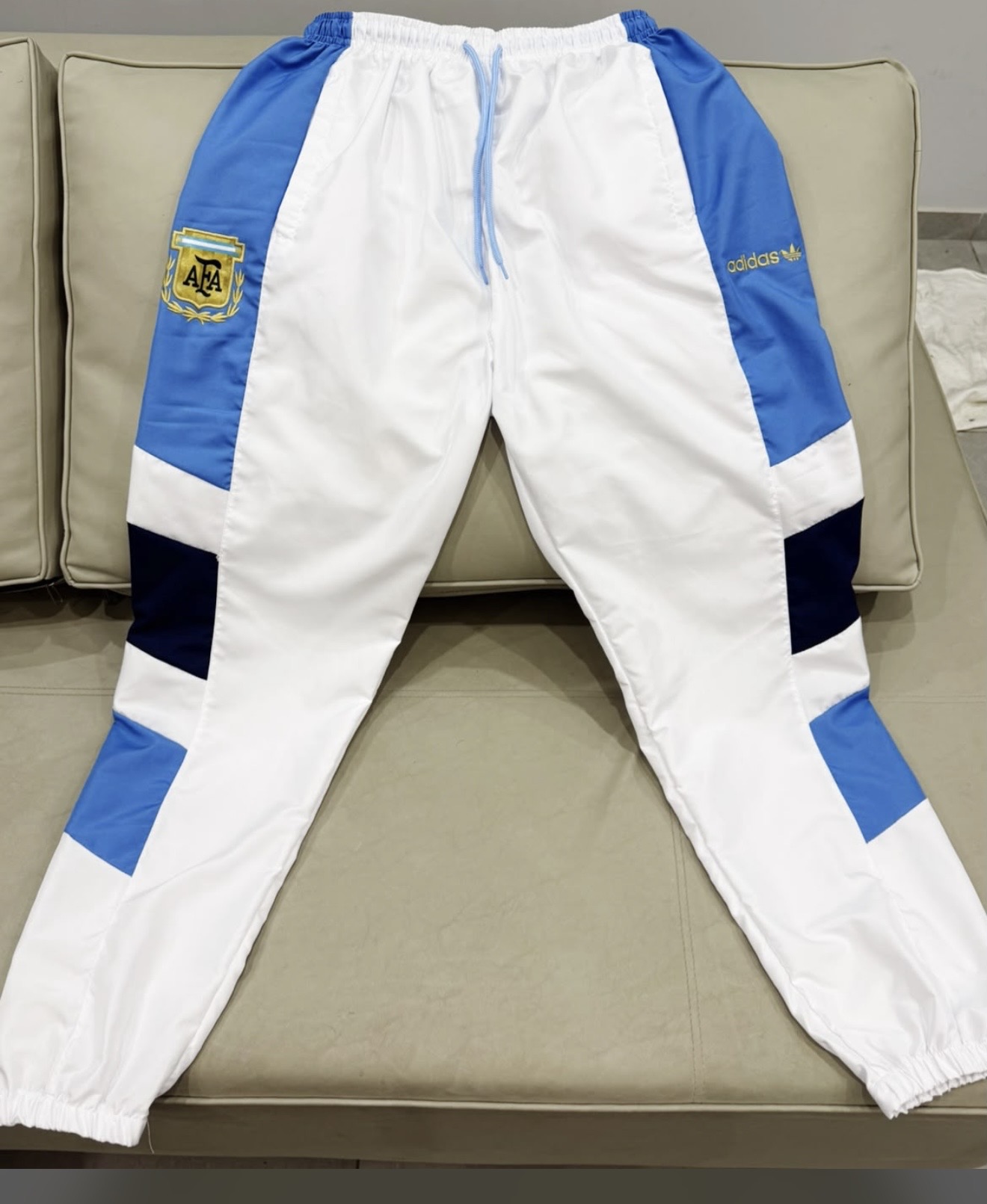 Pantalón Rompeviento  Eqt  Logos Bordados Premium - IMG_2725.jpeg