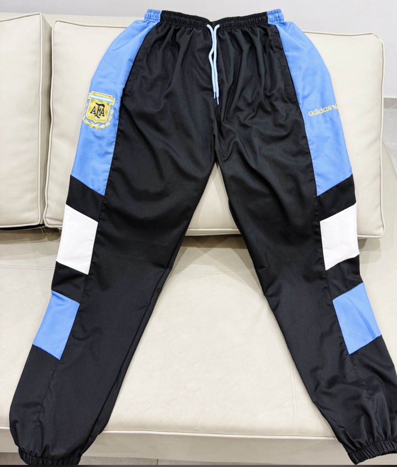 Pantalón Rompeviento  Eqt  Logos Bordados Premium - IMG_2726.jpeg
