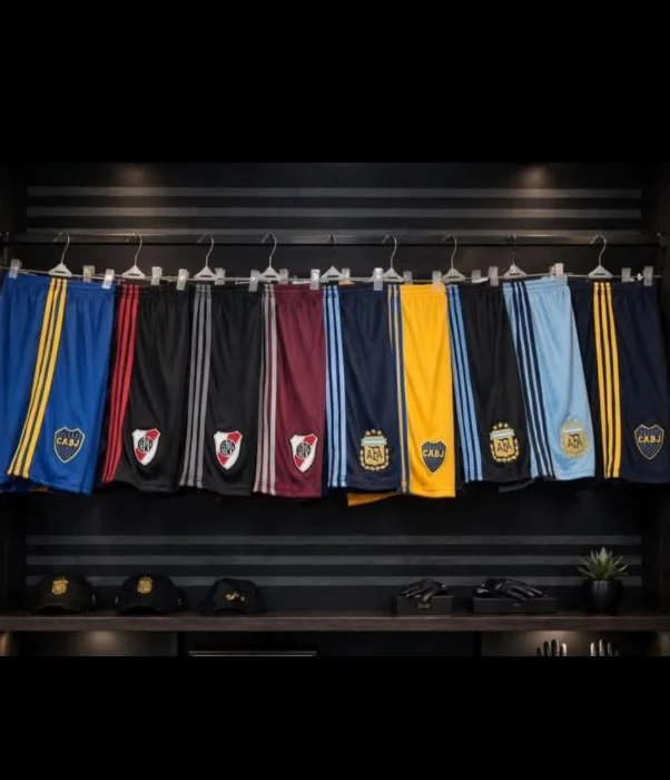 Shorts Escudo Bordado