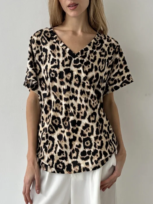 (do4727) Remera Cuello V Estampada R88