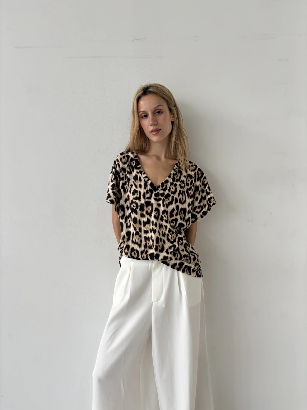(do4727) Remera Cuello V Estampada R88 - Imagen 2
