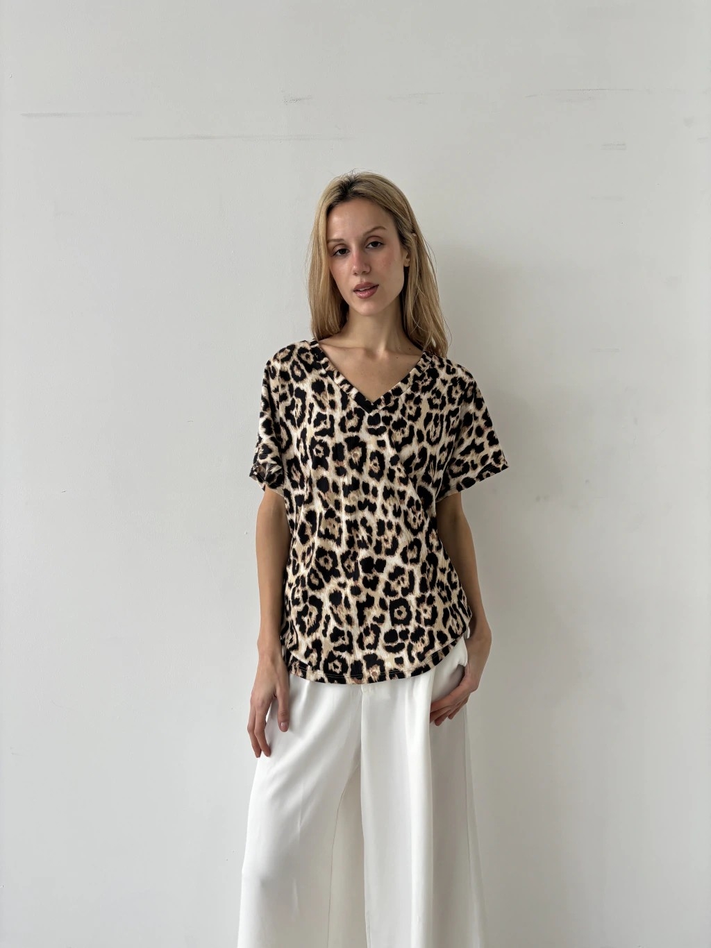 (do4727) Remera Cuello V Estampada R88 - Imagen 3