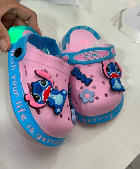 Crocs Stitch Luces