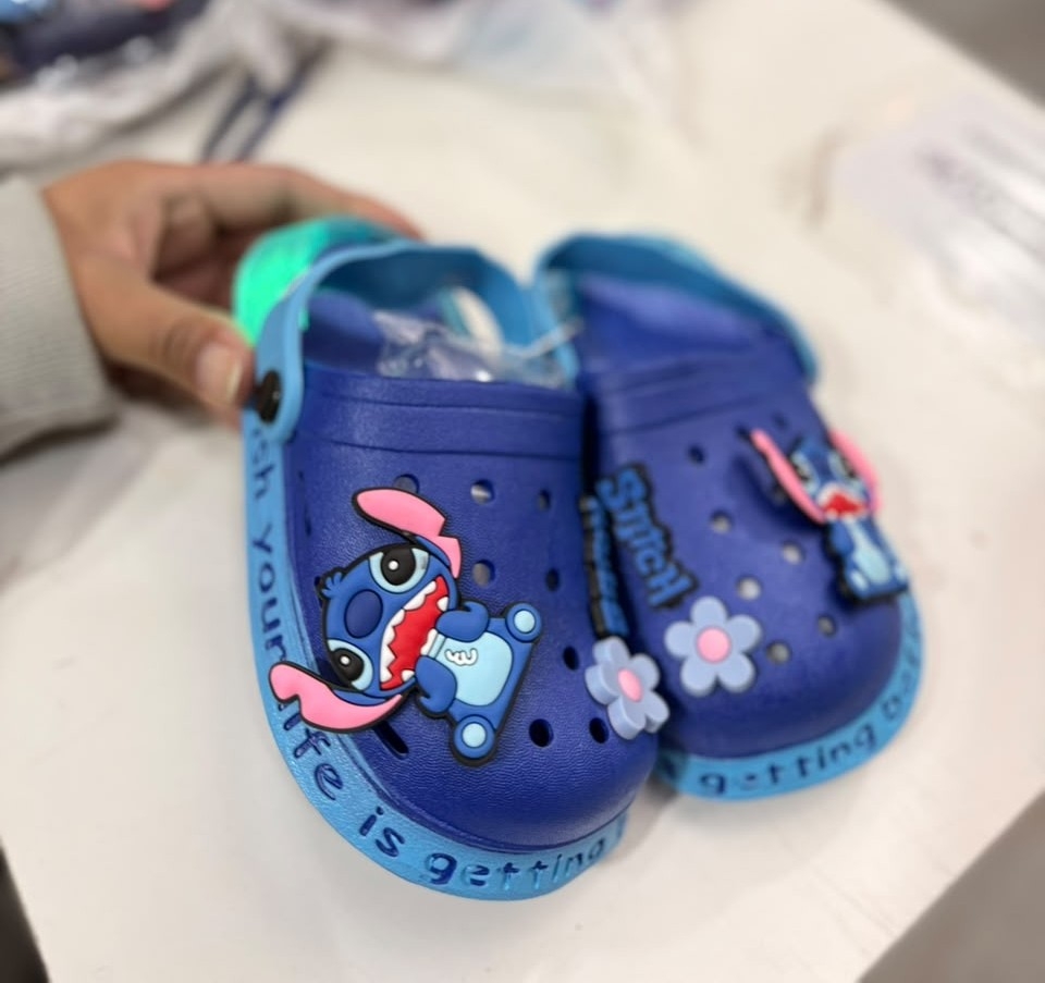 Crocs Stitch Luces - Imagen 2
