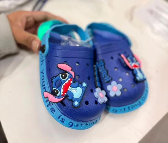 Crocs Stich con Luces