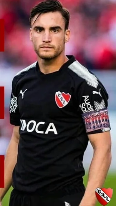 Remera Independiente Negra