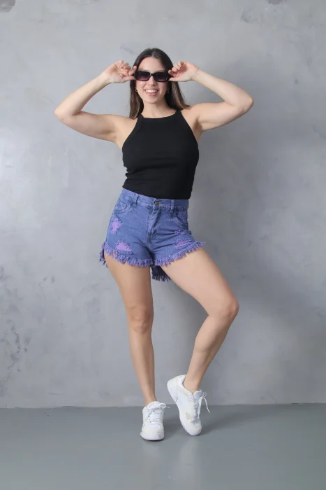Short Playero Violeta con Rotura
