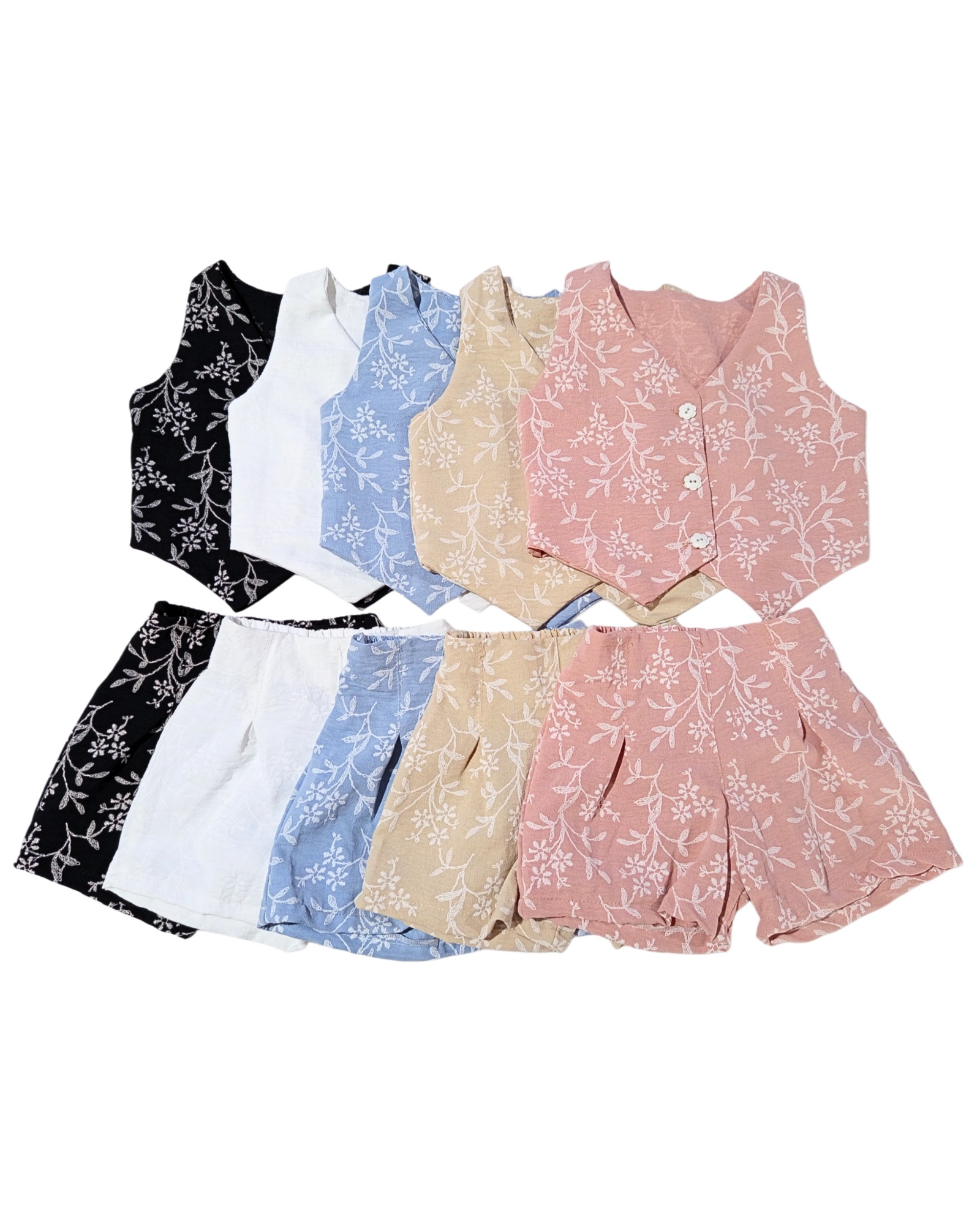 Conjunto Sastrero en Cey Efecto Bordado con Short y Chaleco - Imagen 2