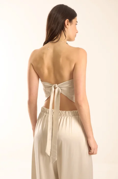 Top Strapless de Satén Triangular con Pinzas, Elástico y Lazos