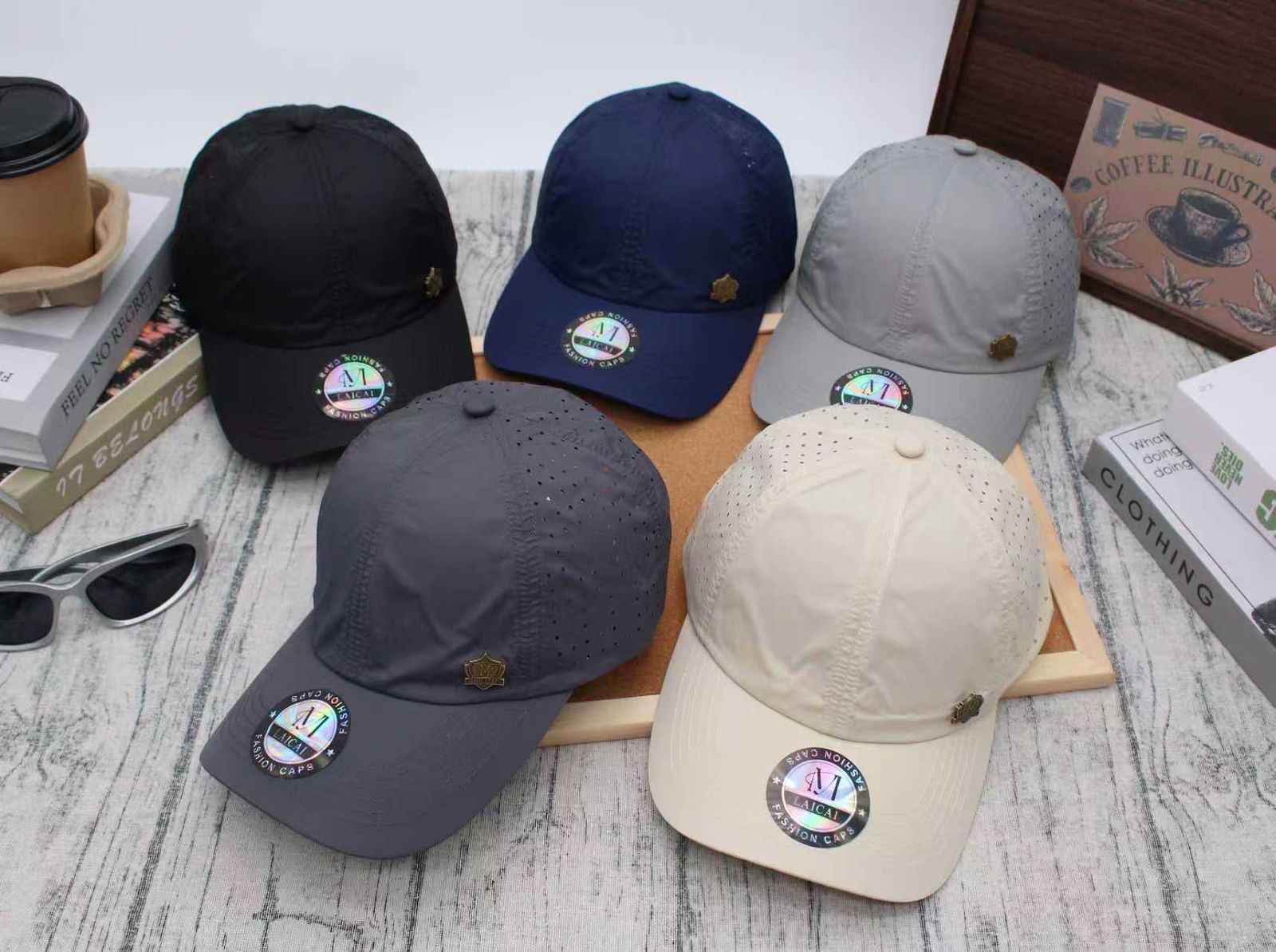 Gorros Deportivo con Chapita - 0f56d604-57db-4b2a-89d6-258e183acd65.jpeg
