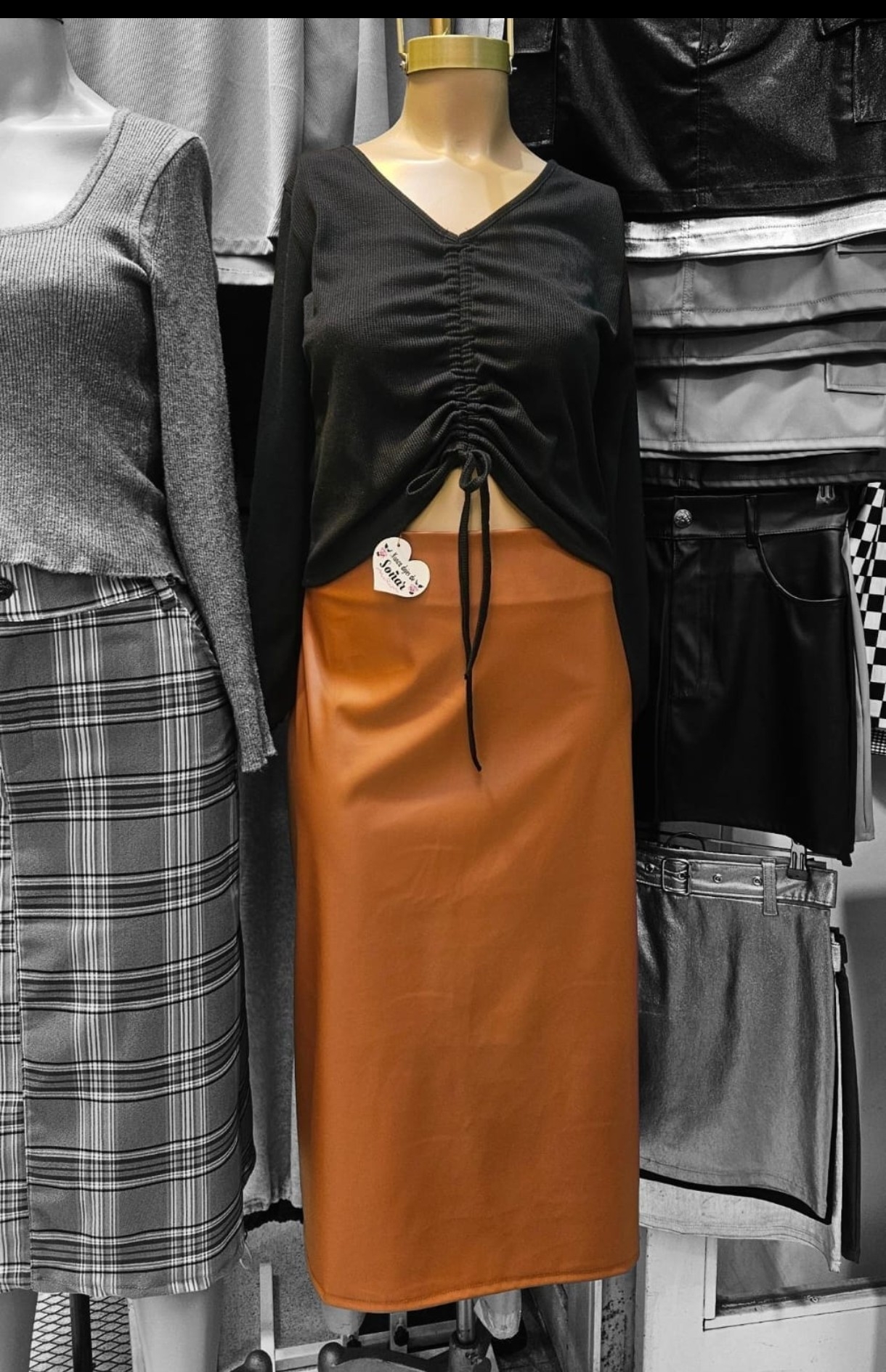 Pollera Eco Cuero Talles Especiales - Imagen 3