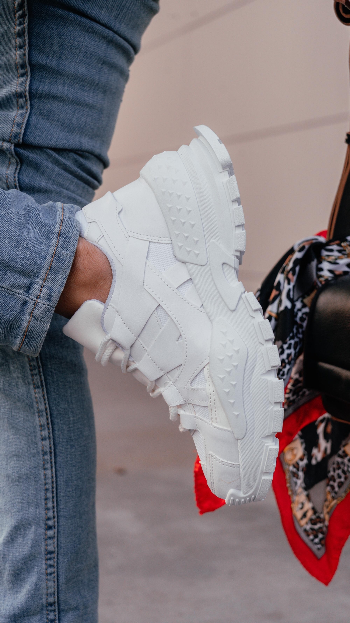 Zapatillas Blancas de Mujer con Base Livianas - Imagen 3