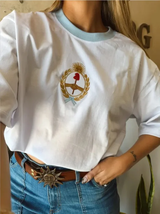 Remera Bordada Argentina Escudo Nacional