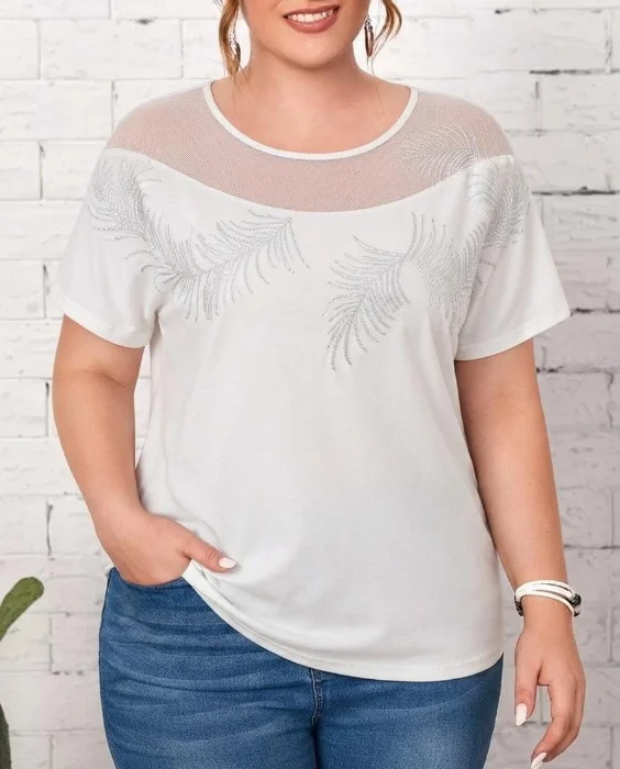 Remera Curvy Detalles Strass y Tull