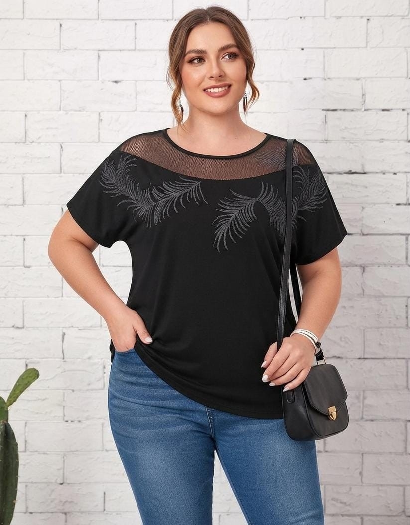 Remera Curvy Detalles Strass y Tull - Imagen 2