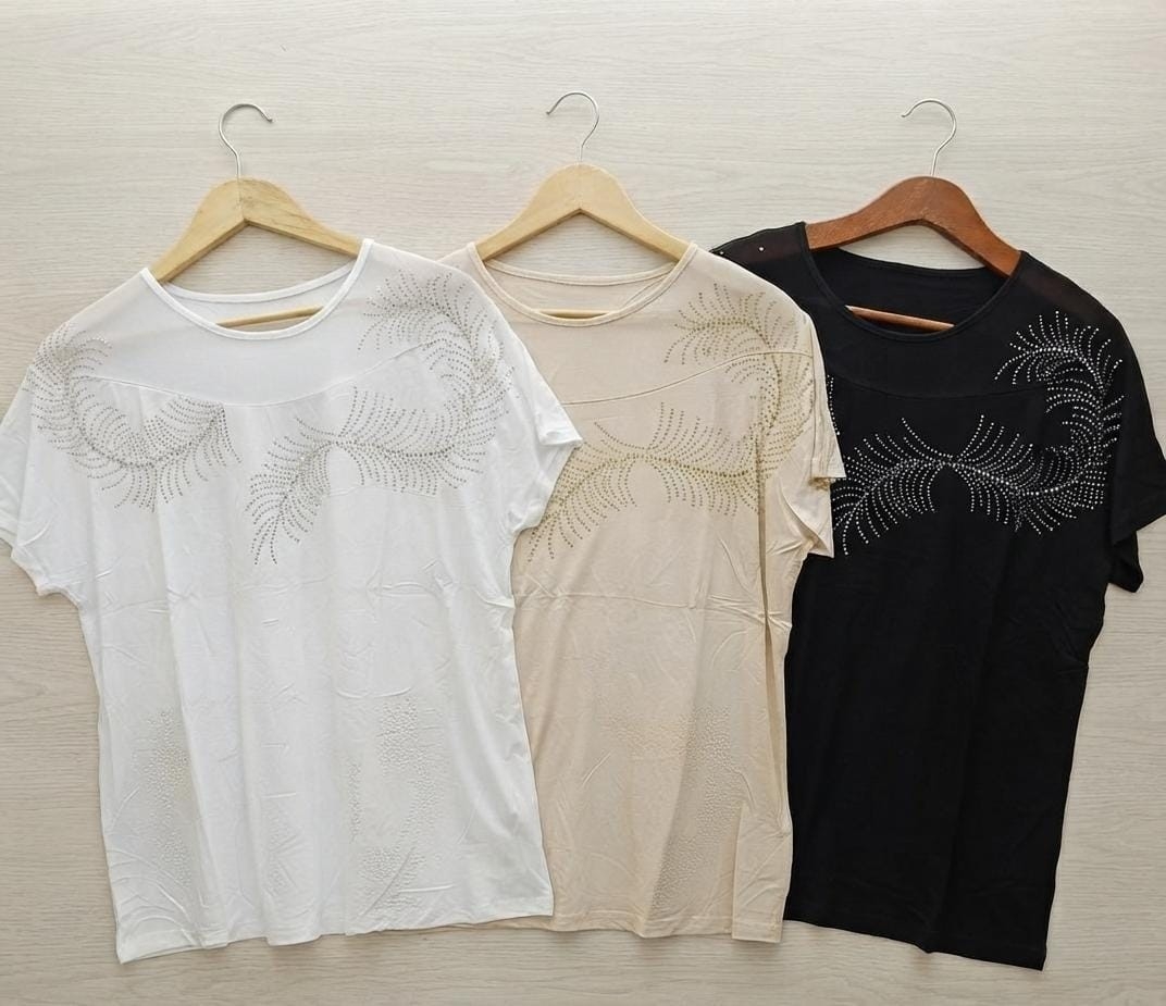 Remera Curvy Detalles Strass y Tull - Imagen 3