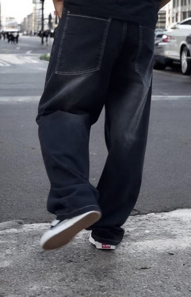 Baggy Rec. Negro Focalizado con Bigotes - Imagen 2