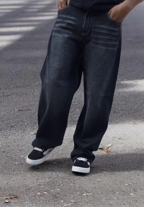 Baggy Rec. Negro Focalizado con Bigotes