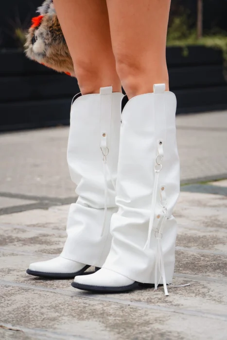 Botas Largas con Tiras