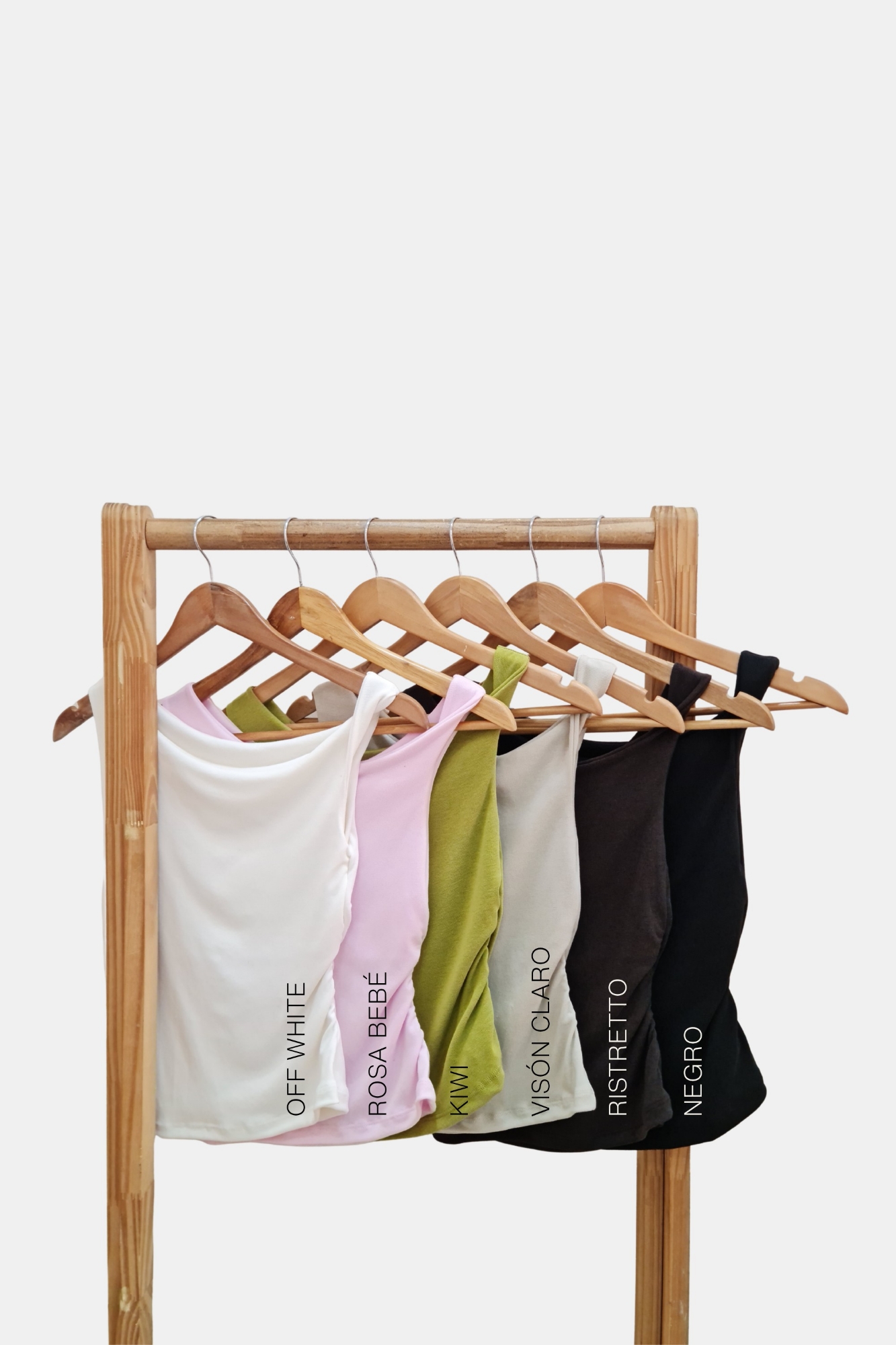 Musculosa de Tejido de Punto de Hombros Irregulares con Torsión y Estático - Imagen 2
