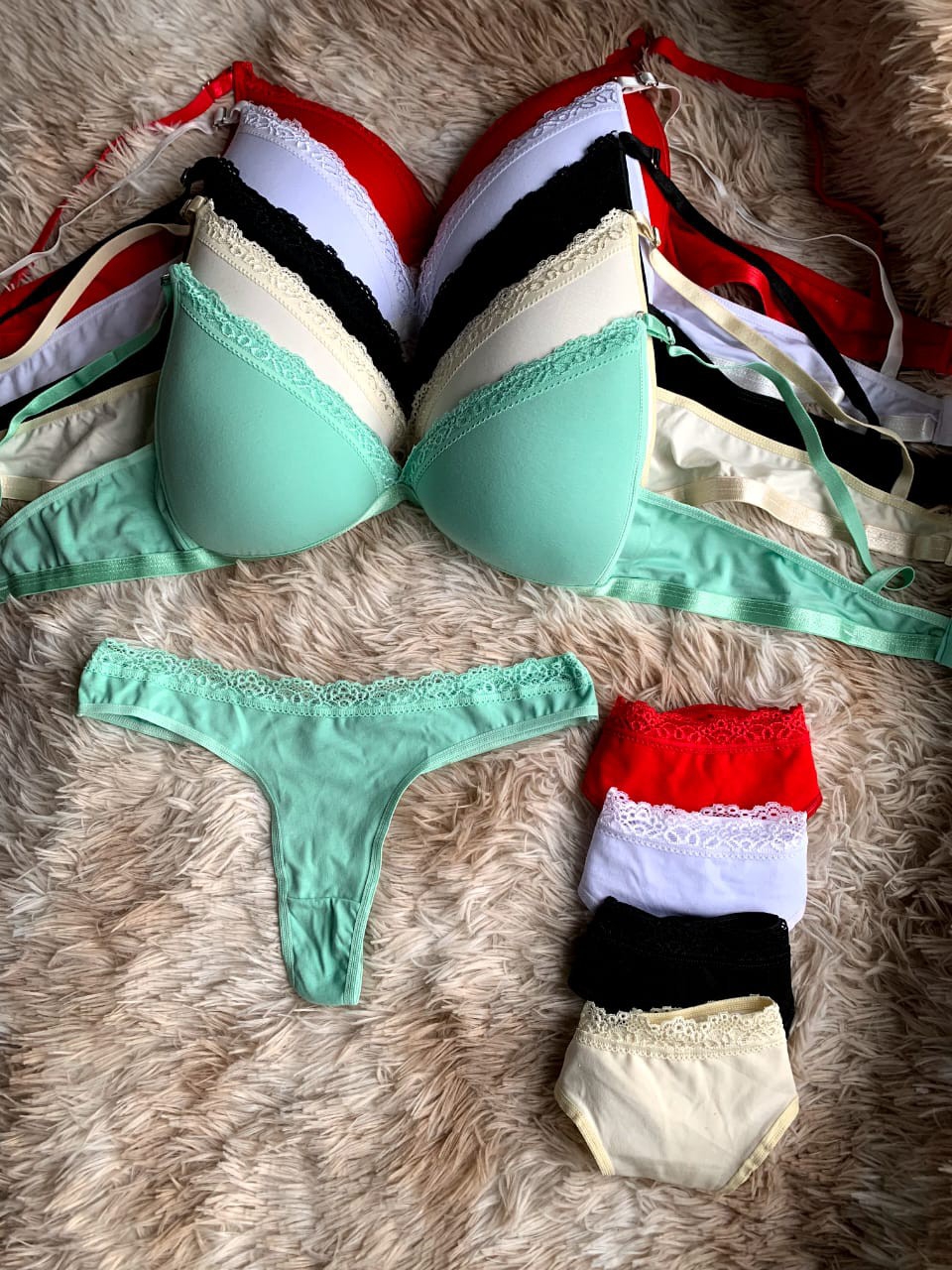 Conjunto Triángulo con Puntilla / Varios Colores - Imagen 1