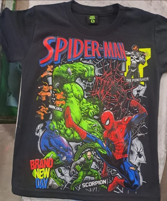 Remera de Spiderman y Hulk