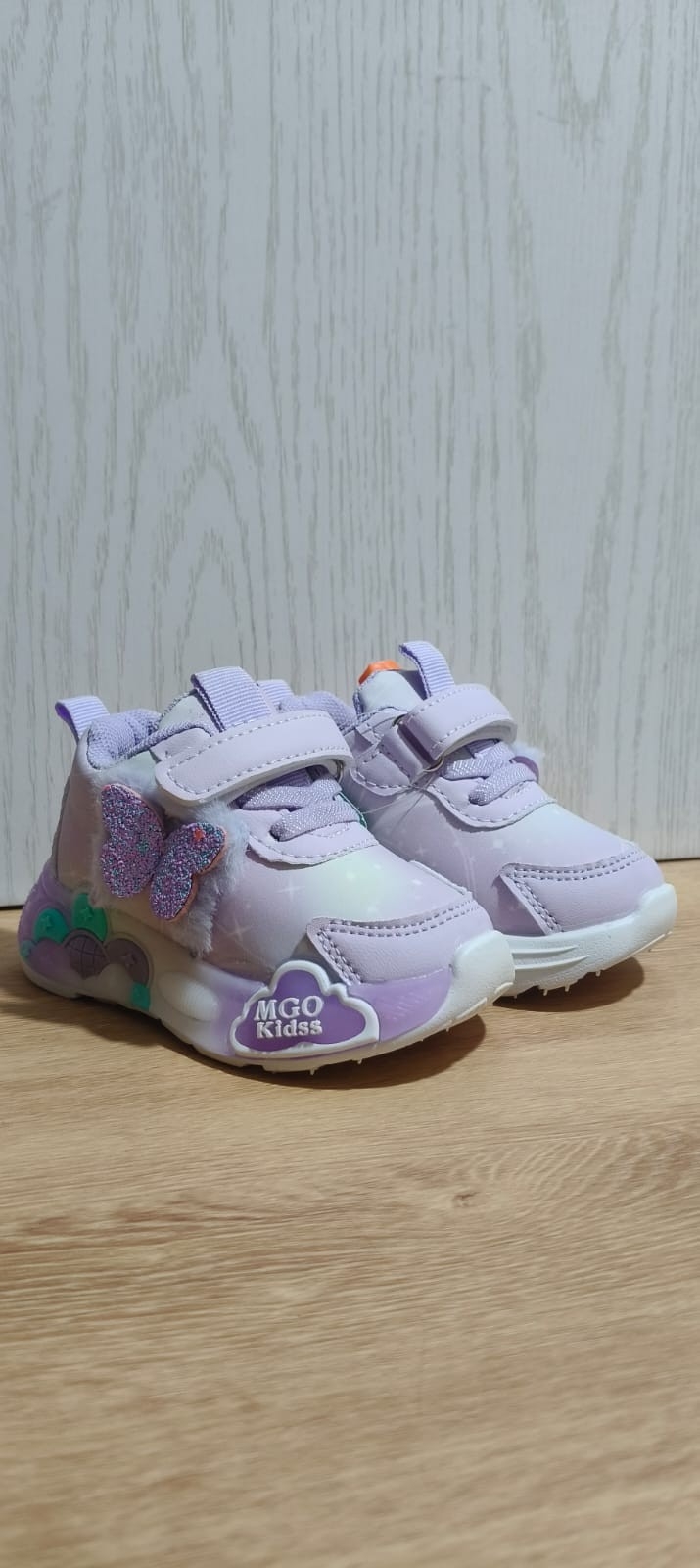 Zapatillas Importada de Niña con Luz - Imagen 2