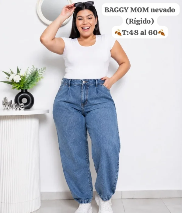 Baggy Mom Sienna