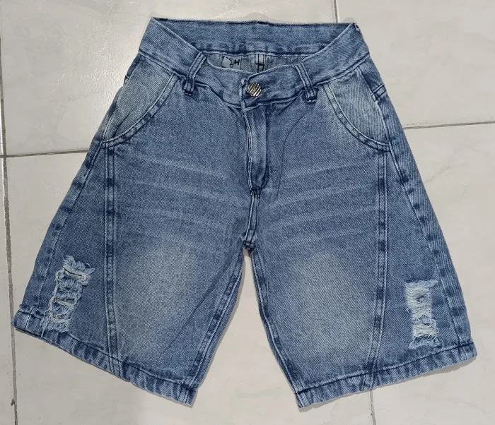 Bermuda con Recorte y Rotura Unisex