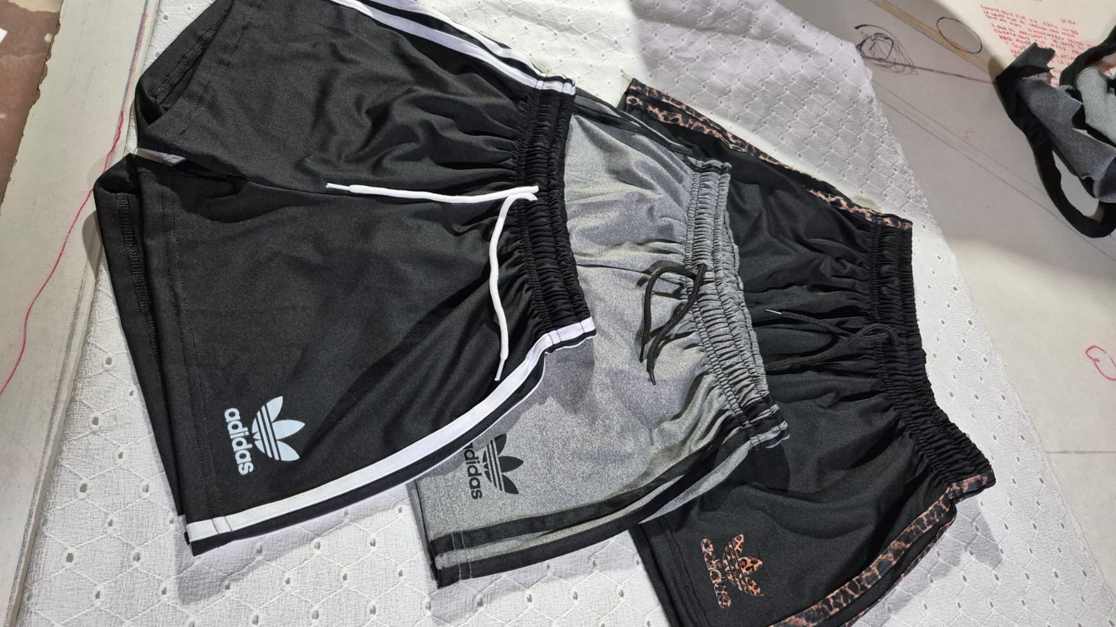 Short Adi - Imagen 3