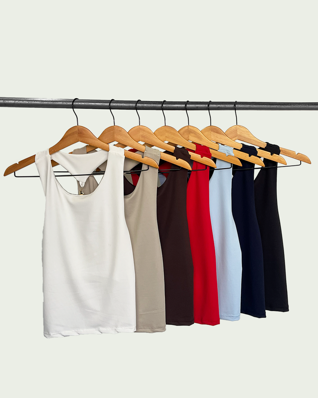 Musculosa Microfibra con Espalda Descubierta y Cadenita - Musculosa_Microfibra_Espalda%20Descubierta_Cadenita_perchero.png