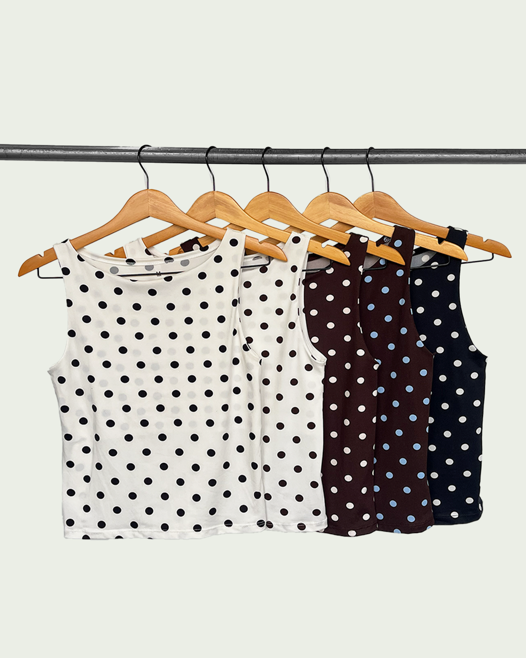 Musculosa Modal Soft Lunares Cuello Bote - Musculosa_Modal%20Soft%20Lunares_Cuello%20Bote_perchero.png