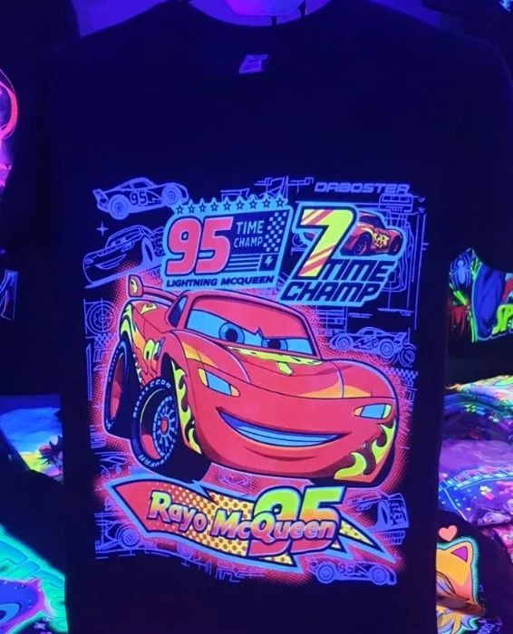 Cars Rayo Macuuen Remeras Brillan en la Oscuridad