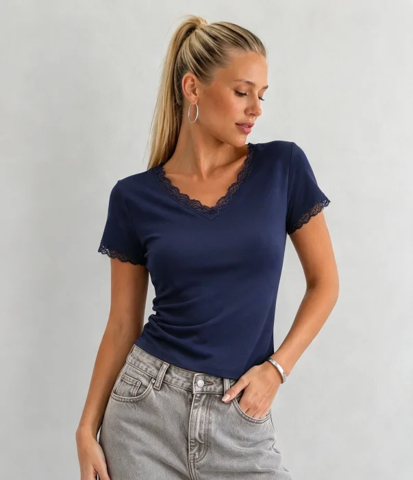 Remera Eloise (escote con Detalle Puntilla)