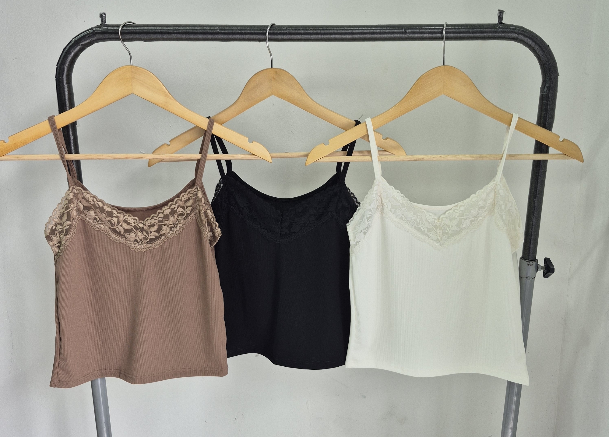Musculosa con Puntilla Ancha - Imagen 3