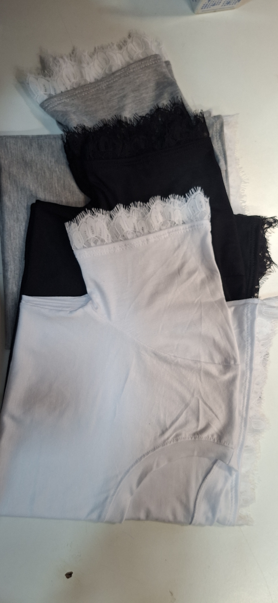 Remeras de Modal con Puntilla - Imagen 4