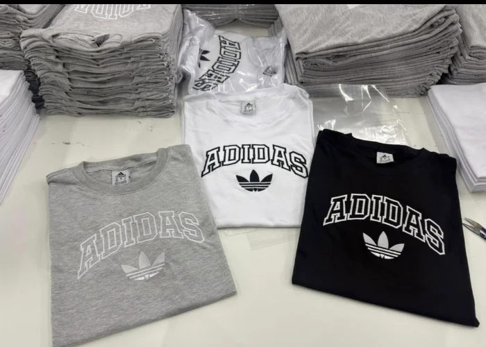 Remera Bordada Premiun de Hombre Adi