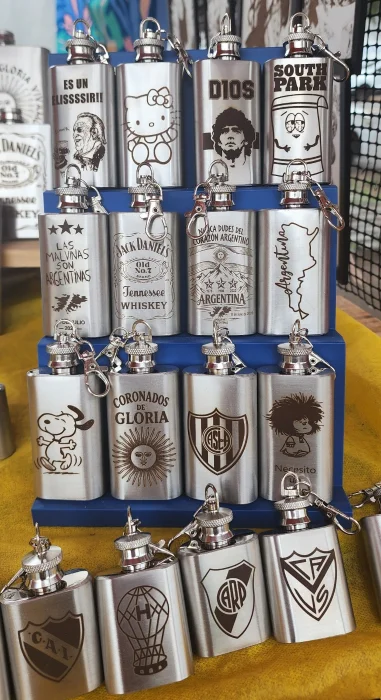 Llaveros Mini Petacas.( Futboll. Anime. Rock. Malvinas) para Souvenirs
