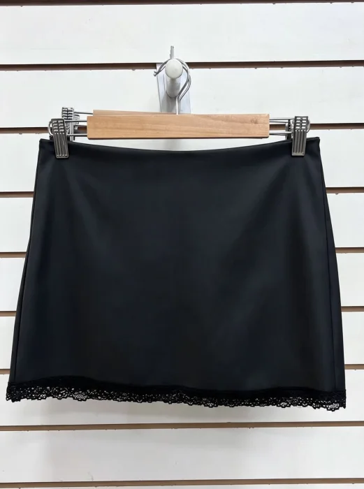 Pollera Cuerina con Puntilla