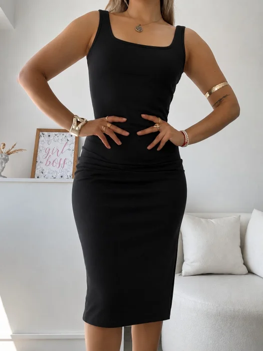 Vestido Cuadrado con Tajo al Costado