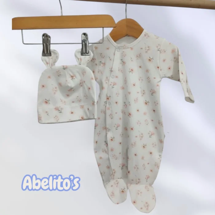 Enteritos con Piecito y Gorro de Beba y Bebé