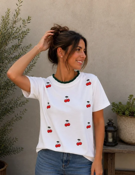 Remera Estampado con Cuello de Hilo Ondulado