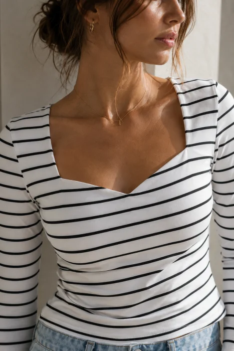 Camiseta Escote Corazon Rayada