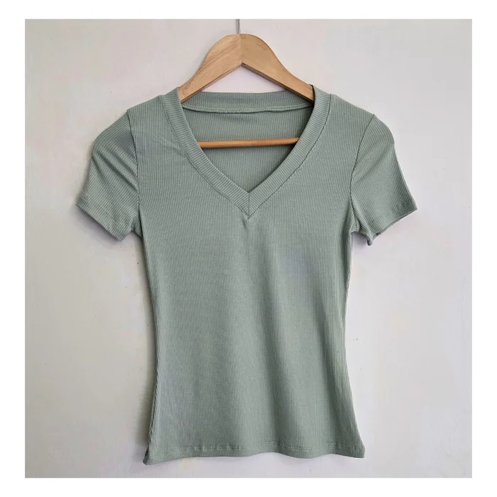 Remera Cuello V