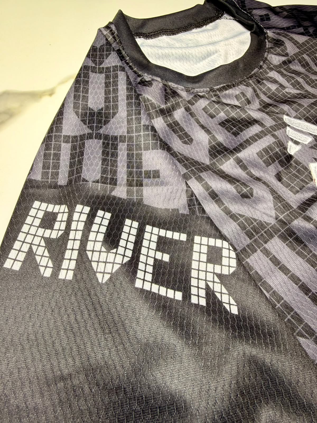 Camiseta River Premach Bordada - Imagen 3