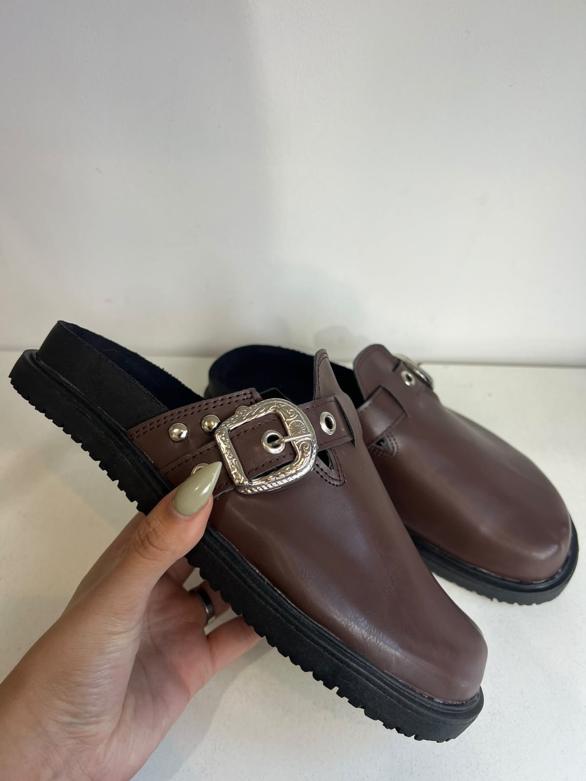 Zuecos para Poner el Pie Olivia - Imagen 3